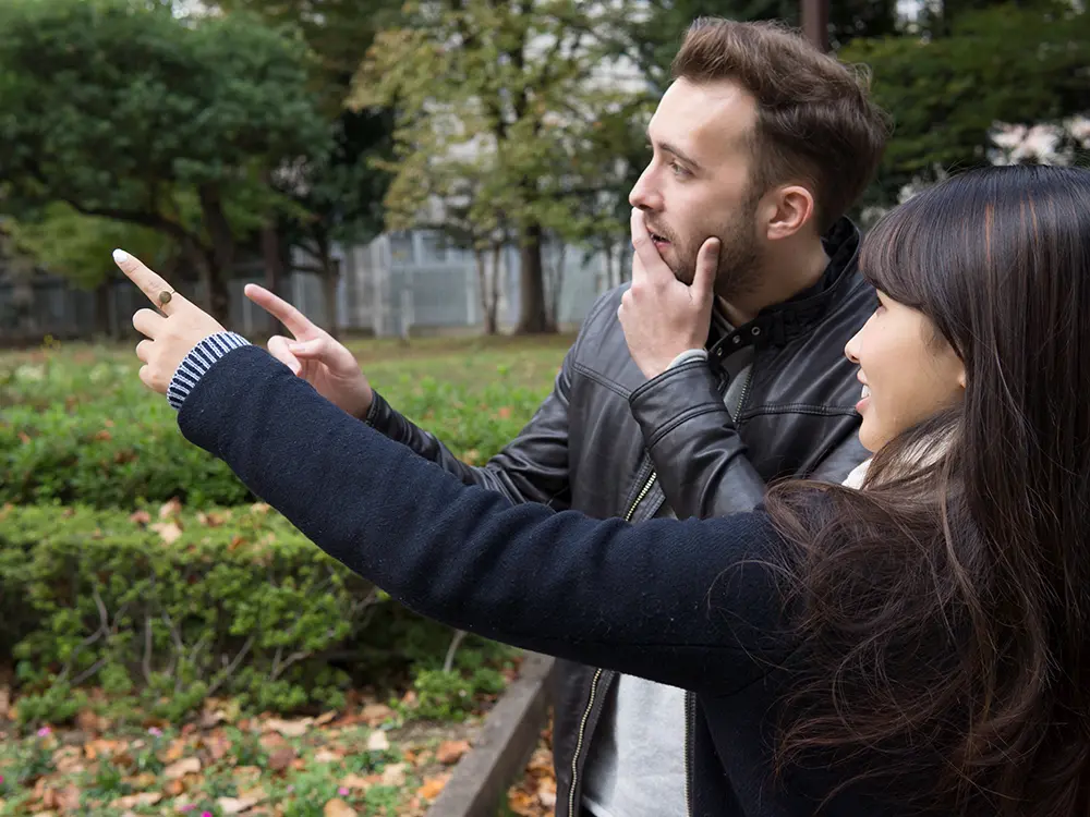 ギグワーク(観光ガイド)で働く人の写真